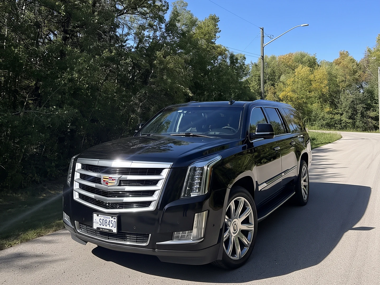 2019 Cadillac Escalade ESV, front three-quarter, Winnipeg